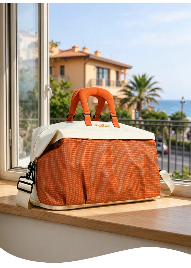 Textured Two-Tone Weekender Bag — detail 2